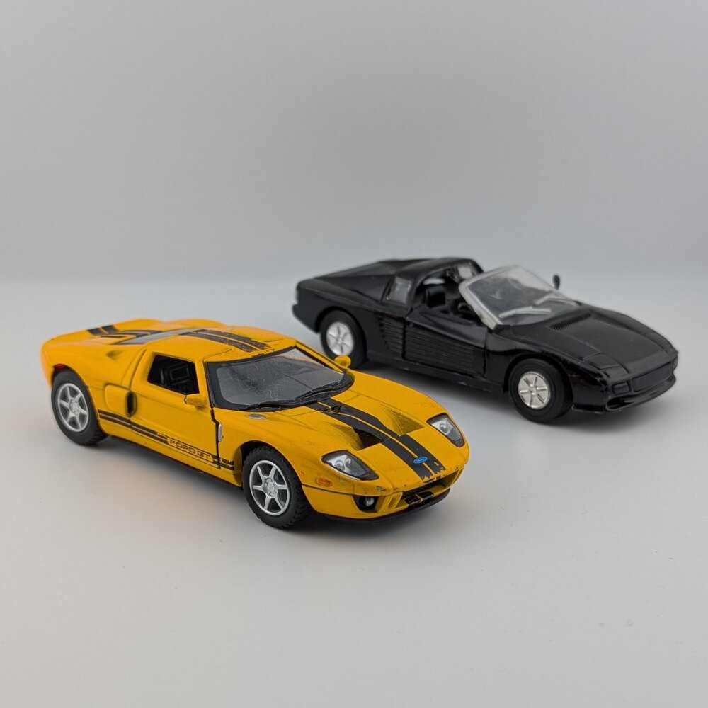 Diecast Sports Cars Bundle – Ford GT Kinsmart 1:36 + Ferrari Style Convertible
